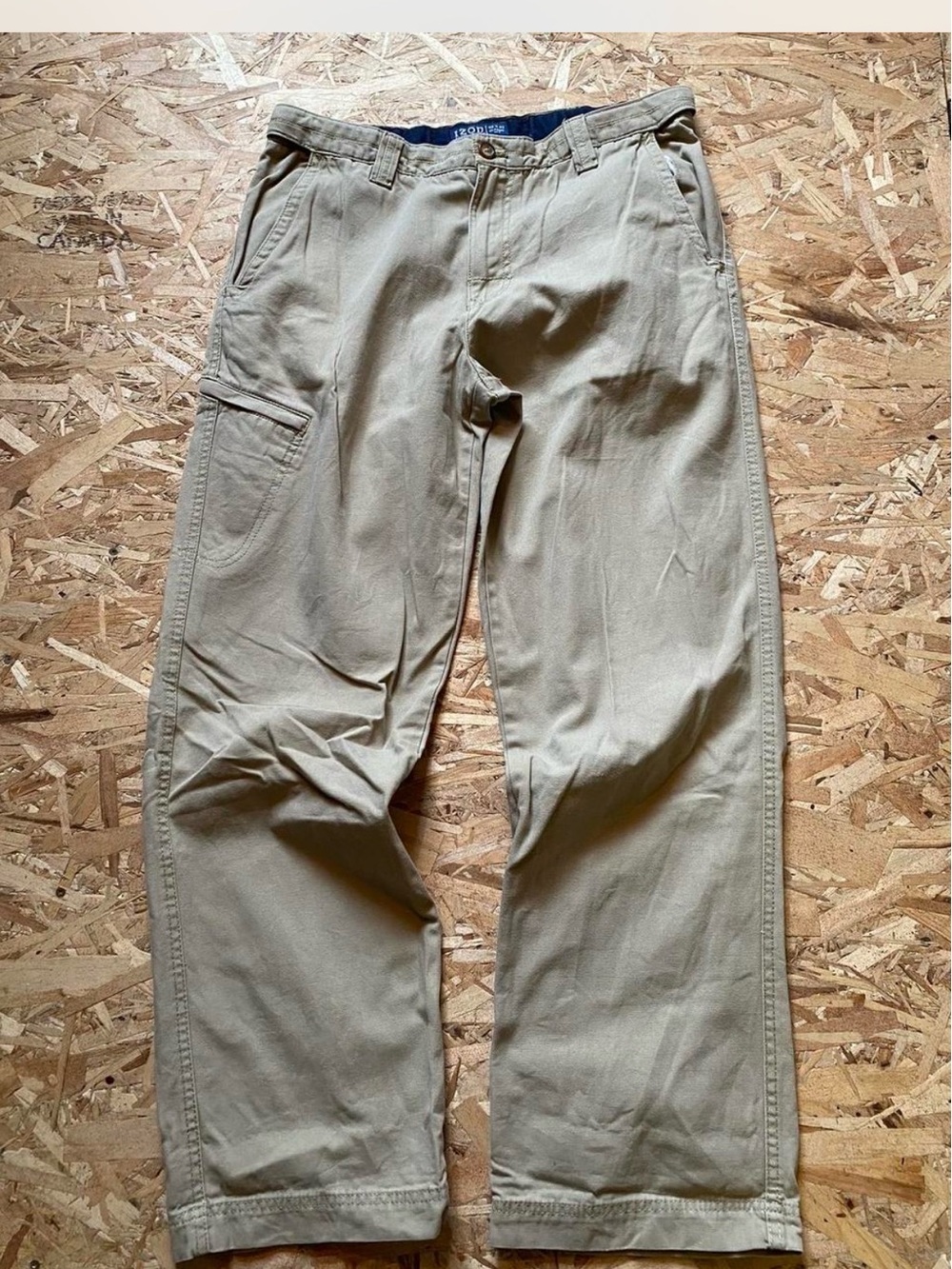 Izod Men's Cargo Pants in Light Beige Loose fit